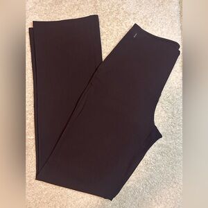 Lululemon Smooth Fit Pull-On High-Rise Pant
Espresso Size 6 *Regular
